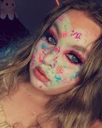 Kayla Kenyon's Instagram, Twitter & Facebook