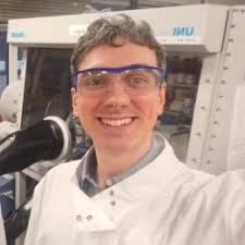 Dr Daniel Commandeur