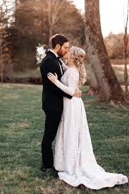 New Years Eve Wedding Ramble Creek Vineyard In 2020 New Years Eve Weddings Tennessee Wedding Venues Wedding