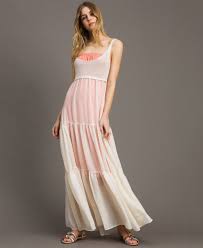 Scegli l'allure primaverile dell'abito lungo in chiffon a fiori con scollatura a v, maniche lunghe, profondo spacco laterale, pieghe verticali cucite davanti, sottoveste in crêpe de chine e cintura. Abito Lungo In Chiffon E Maglia
