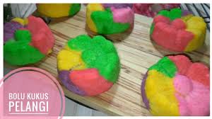 Mengaku menggunakan resep yang biasa, tapi tampilaannya luar biasa,sudah pasti tergoda kan dengan sajian pelangi nya indah rahma ? Resep Membuat Bolu Kukus Pelangi 1 Telur Cocok Untuk Ide Jualan Youtube