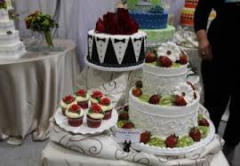 Making the wedding day perfect is the goal of all couples and the cake cutting ritual is an important part of that special day. Affordable Wedding Planning With Safeway Seattle Refined
