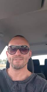 Den roliga jäveln är tillbaka! Lägg i kommentarerna en bild på dig själv 🙂  Oavsett om det är med filter eller inte så kör på så får vi se alla vackra  medlemmar :)