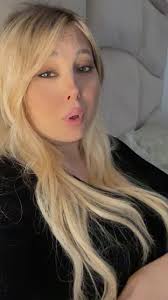 Sono stati mesi durissimi,le prove e gli ostacoli che la vita mi ha posto  davanti li ho creduti insormontabili. Ma sono fermamente convinta che le  DIFFICOLTÀ spesso arrivino per preparare le persone