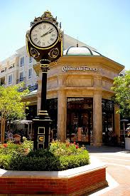 Glendale California Ok For Chains But Make Them Behave Structure Must Blend With Rest Of Streetscape Outdoor Clock Beautiful Clock Glendale
