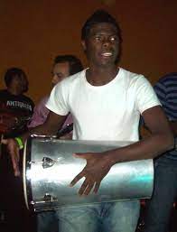 pretucho) no Meadd: “Batucada boa cerveja e mulher bonita qm é q ...