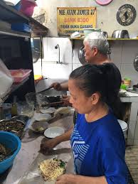 Pecinta mie ayam wajib banget kulineran cobain mie ayam jakarta paling lezat ini! Bakmi Ayam Jamur Bang Bedo