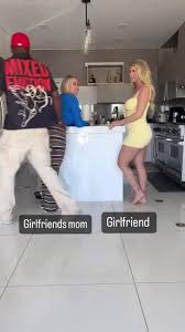 It runs in the family i guess 🤣 - Porn - EroMe