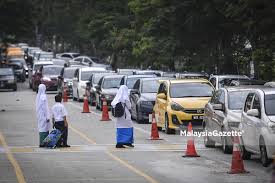 Kejadian yang berlaku pada pukul 5 petang itu dibantu oleh sebuah jentera bomba dan perkhidmatan perubatan kecemasan (emrs) untuk mengeluarkan disebabkan kemalangan tersebut, lebuh raya plus mengalami kesesakan teruk dari arah selatan hingga lebih 20 kilometer pada petang semalam. Sekolah Sesak Sampai Berbuka Puasa Dalam Kereta