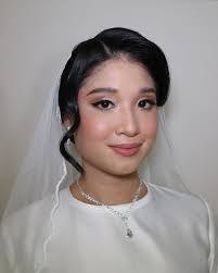 Diana Buxton's Instagram, Twitter & Facebook