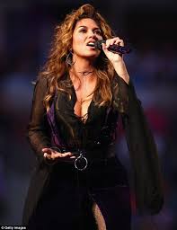 Shania Twain Man I Feel Like A Woman Live Shania Twain Performs In Revealing Gown At Us Open In New York City Shania Twain Shania Twain Pictures Country Pop