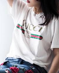 T Shirt Logo Tee Tumblr Gucci Logo White T Shirt Jeans Denim Embroidered Embroidered Jeans Necklace Gold Necklace Jewels Jewelry Gold Jewelry Gold Choker Choker Necklace Gucci T Shirt Wheretoget Zobacz wybrane przez nas produkty dla hasła „gucci clothes: wheretoget it