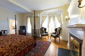 Peabody house deluxe room, 1 queen bed, private bathroom. Curwen House Essex Street Salem Ma Review Of The Salem Inn Salem Tripadvisor