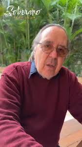 Os artistas Bebé Salvego, Felipe Salvego e Julio Lino se juntaram para  apresentar um show pra lá de absurdo no Bourbon Street no último dia 18 de  novembro. Além de uma seleção