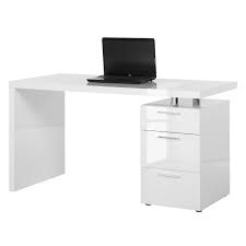 Besonders einladend ist es, wenn sich der schreibtisch weiß und groß vor einem lichtdurchfluteten fenster präsentiert und nur darauf wartet, zum schauplatz regen schaffens zu werden. Home24office Computertisch Fur Ein Modernes Kinderzimmer Home24