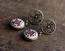 cercei brodati manual cu motive traditionale romanesti pe panza taraneasca cross stitch handmade stud earrings
