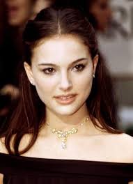 Taylor Hill o Natalie Portman: chi è più bella? : r/VindictaRateCelebs