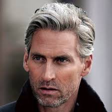 Mann trägt das haar jetzt kurz und mit seitenscheitel. Manner Trendfrisuren 2020 Die Coolsten Styles