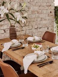 De ella depende no sólo la estética del espacio, sino también la las mesas redondas también pueden ser grandes aliadas de aquellos espacios en los que se precisa de economizar al máximo el espacio. Ideas De Decoracion Para La Mesa De Comedor Westwing