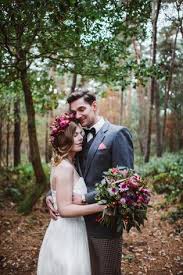 Das brautkleid oder hochzeitskleid wird von der braut zur hochzeitszeremonie getragen. Blog Uber Hochzeitskleider Noni Hochzeit Wald Waldhochzeit Ideen Hochzeit
