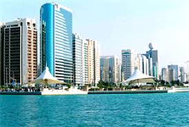 الإِمَارات العربِيَّة المُتَّحِدة) هي دولة عربية اتحادية تقع في شرق شبه الجزيرة العربية في جنوب غرب قارة آسيا تطل على الشاطئ الجنوبي الخليج العربي لها حدود بحرية مشتركة من الشمال الغربي مع دولة قطر ومن الغرب حدود برية وبحرية مع المملكة العربية. Ø¹Ù† Ø¯ÙˆÙ„Ø© Ø§Ù„Ø¥Ù…Ø§Ø±Ø§Øª Ø§Ù„Ø¹Ø±Ø¨ÙŠØ© Ø§Ù„Ù…ØªØ­Ø¯Ø©