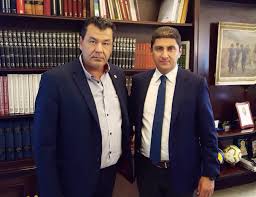 Πριν συμπληρωθεί ένα δίμηνο, η ποδοσφαιρική ομάδα της αεκ ήταν αξιόμαχη και έτοιμη να κατεβεί στα γήπεδα. Ghpedo Kae Aek Synanthsh Aygenakh Me Ton Dhmarxo Fylhs In Gr