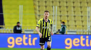 Sarı lacivertliler, resmi internet sitesinden serdar aziz ile 3.5 yıllığına sözleşme imzalandığını duyurdu. Fenerbahceli Serdar Aziz Den Maasinda Buyuk Indirim Fenerio