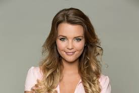 (born 9 october 1994) is a hungarian beauty pageant titleholder who was crowned miss universe hungary 2013 and represented her country at the miss universe 2013 pageant. Karpati Rebeka Is Pajzsmirigybetegsegben Szenved Napidoktor