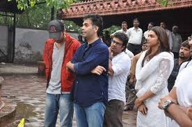 Priyanka Chopra S Father Dr Ashok Chopra S Funeral Ranbir Deepika Shahrukh Karan Shahid Priyanka Chopra Bollywood Photos Chopra
