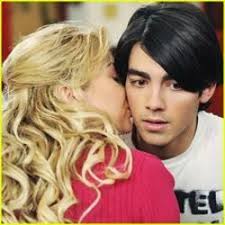 What Does Gerard Way Think Of Yo Stories