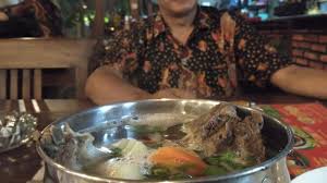 Makassar on kuulus poppide atraktsioonide poolest, nagu warung makan sop konro sangir. Buka Puasa Di Restoran Sop Buntut Solo Menu Berdaging Empuk Tribun Solo