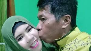 Curhat pilu rohimah, istri pertama jadi sorotan. Kiwil Nikah Lagi Istri Pertama Entah Aku Sedang Menatap Apa Berita Viral
