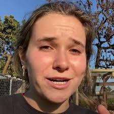 Hannah Feder's Instagram, Twitter & Facebook