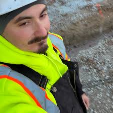 What kind of fan is used to cool amps externally?