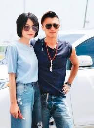 Jun 21, 2021 · 娛樂中心／綜合報導 謝霆鋒和王菲2014年上演世紀大復合，戀情轉往低調，僅有時被捕捉雙入對的畫面，不料前陣子屢傳分手，直到媒體捕捉2人牽手. é©šå‚³èˆ‡çŽ‹è²åˆ†æ‰‹è¬éœ†é‹'ä¸‹é£›æ©Ÿ 1å‹•ä½œ ç ´å‚³è¨€