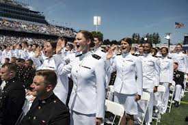 Midshipmen Take The Oath Of Office To Become U S Navy Officers During The U S Naval Academy S Class Chief Of Naval Operations Naval Academy Military Careers