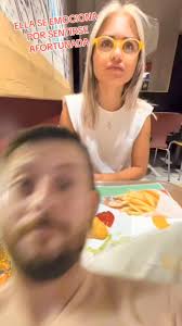 Ella se emociona por sentirse afortunada de que él sea su novio #afortunada