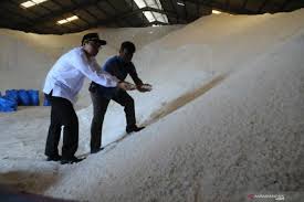 Dapatkan informasi terperinci mengenai saham gudang garam tbk (ggrm) termasuk harga, grafik, analisis teknikal, data historis, laporan gudang garam dan lain sebagainya. Ribuan Ton Garam Tak Tertampung Di Gudang Garam Madura Antara News Banten