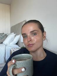 Hi everyone, I'm Dáirín, and I've just moved to Sydney! 👋 I'm currently  looking for work and have experience in retail, barista and waitress roles,  and 6 years of marketing/admin roles. I'm