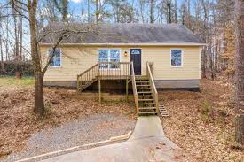 This lake is one of georgia's largest lakes, and has a shoreline of 962 miles. Sold 37 Lake Top Drive Cartersville Ga 30121 3 Beds 2 Full Baths 170 900