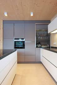 Rolloschrank In Der Gleichen Farbe Wie Die Kuchenfront Geeignet Zb Als Staurau Als Der Die Farbe Geeignet Gleich Moderne Kuche Kuchen Fronten Kuche