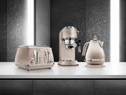 Delonghi coffee machine dedica style ecriture ancienne grec. Kafetiera Espresso Dedica Metallics Ec785 Bg De Longhi Ellada