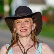 Vicki Tompkins's Instagram, Twitter & Facebook