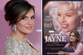 DC's Stargirl' Season 3 Amy Smart Interview