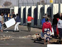Six people have been killed after several days of rioting sparked by the jailing of. Sw22kecvheybvm