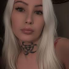 y'all letting ya babydaddy come get the kids with his girl in the  car🤔🤷🏽‍♀️