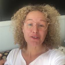 I caught up with the wonderful Jemma this morning and wanted to share her  amazing photo wall again as it has been updated!