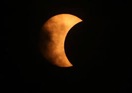 Téléchargez de superbes images gratuites sur éclipse solaire. En Images Une Rare Eclipse Solaire De Type Cercle De Feu En Asie Et En Afrique Toulon Maville Com
