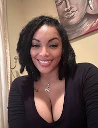 Candice Brooks's Instagram, Twitter & Facebook