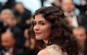 She made her acting debut at 18 on television and her feature film debut in venus beauty institute (1999), for which she received critical acclaim and won the césar award for most promising actress. Wallpaper Audrey Tautou Audrey Tautou Curls Images For Desktop Section Devushki Download